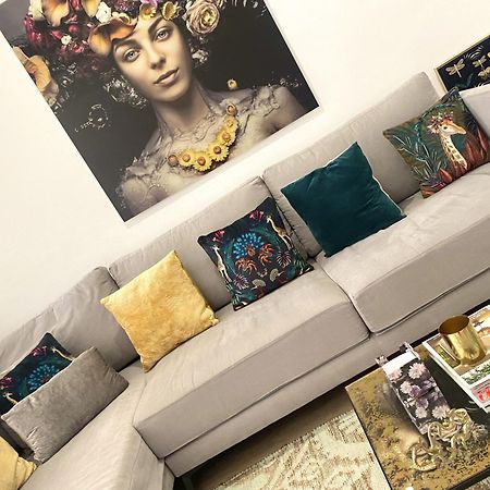 Barcelona Chic Apartments- Free Parking - 10 Min From Bcn City Centre By Metro Εξωτερικό φωτογραφία