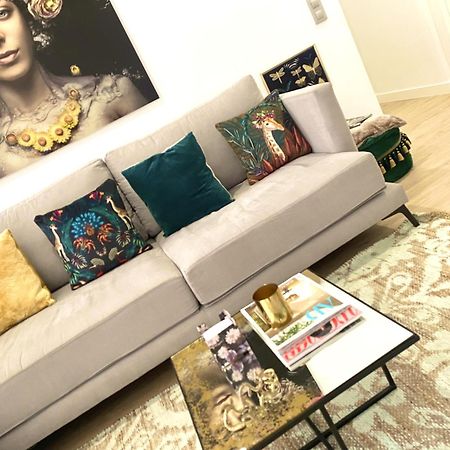 Barcelona Chic Apartments- Free Parking - 10 Min From Bcn City Centre By Metro Εξωτερικό φωτογραφία