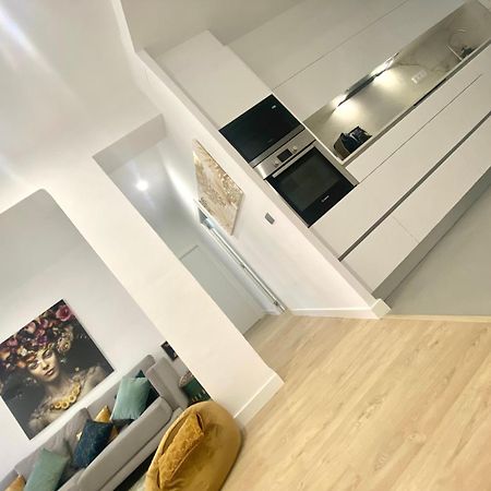 Barcelona Chic Apartments- Free Parking - 10 Min From Bcn City Centre By Metro Εξωτερικό φωτογραφία