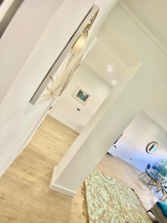 Barcelona Chic Apartments- Free Parking - 10 Min From Bcn City Centre By Metro Εξωτερικό φωτογραφία