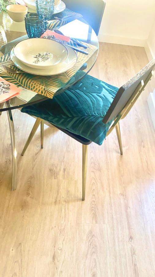 Barcelona Chic Apartments- Free Parking - 10 Min From Bcn City Centre By Metro Εξωτερικό φωτογραφία