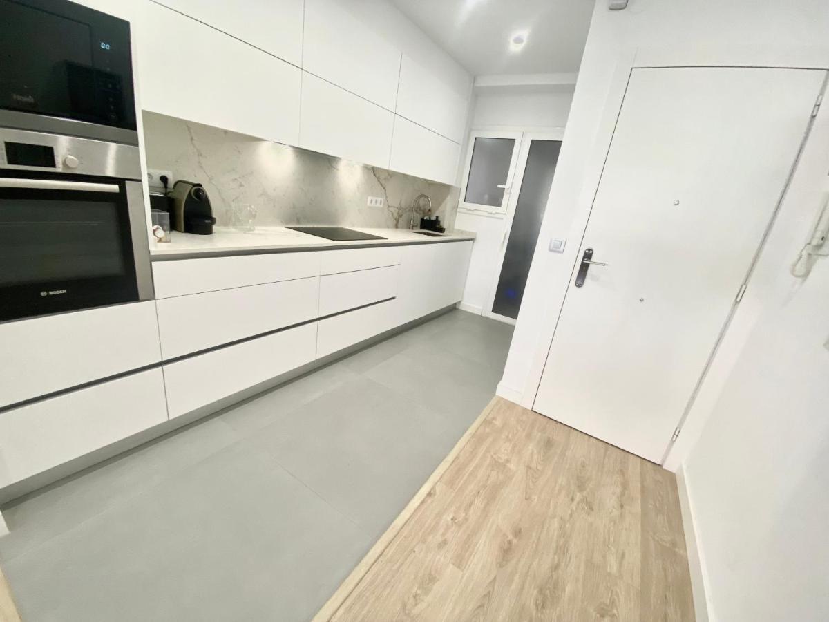 Barcelona Chic Apartments- Free Parking - 10 Min From Bcn City Centre By Metro Εξωτερικό φωτογραφία