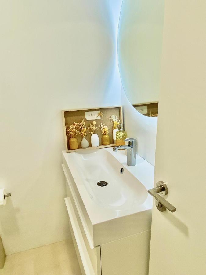 Barcelona Chic Apartments- Free Parking - 10 Min From Bcn City Centre By Metro Εξωτερικό φωτογραφία