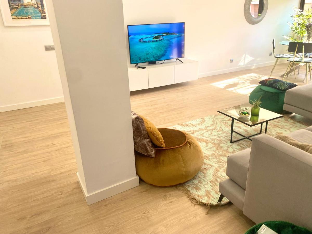 Barcelona Chic Apartments- Free Parking - 10 Min From Bcn City Centre By Metro Εξωτερικό φωτογραφία