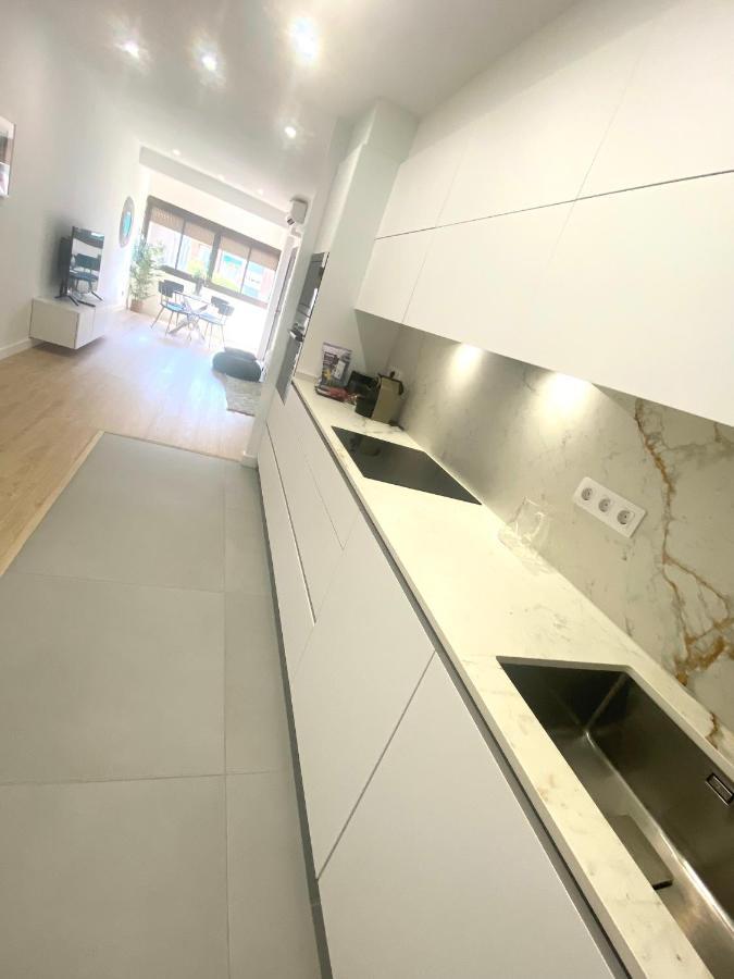 Barcelona Chic Apartments- Free Parking - 10 Min From Bcn City Centre By Metro Εξωτερικό φωτογραφία
