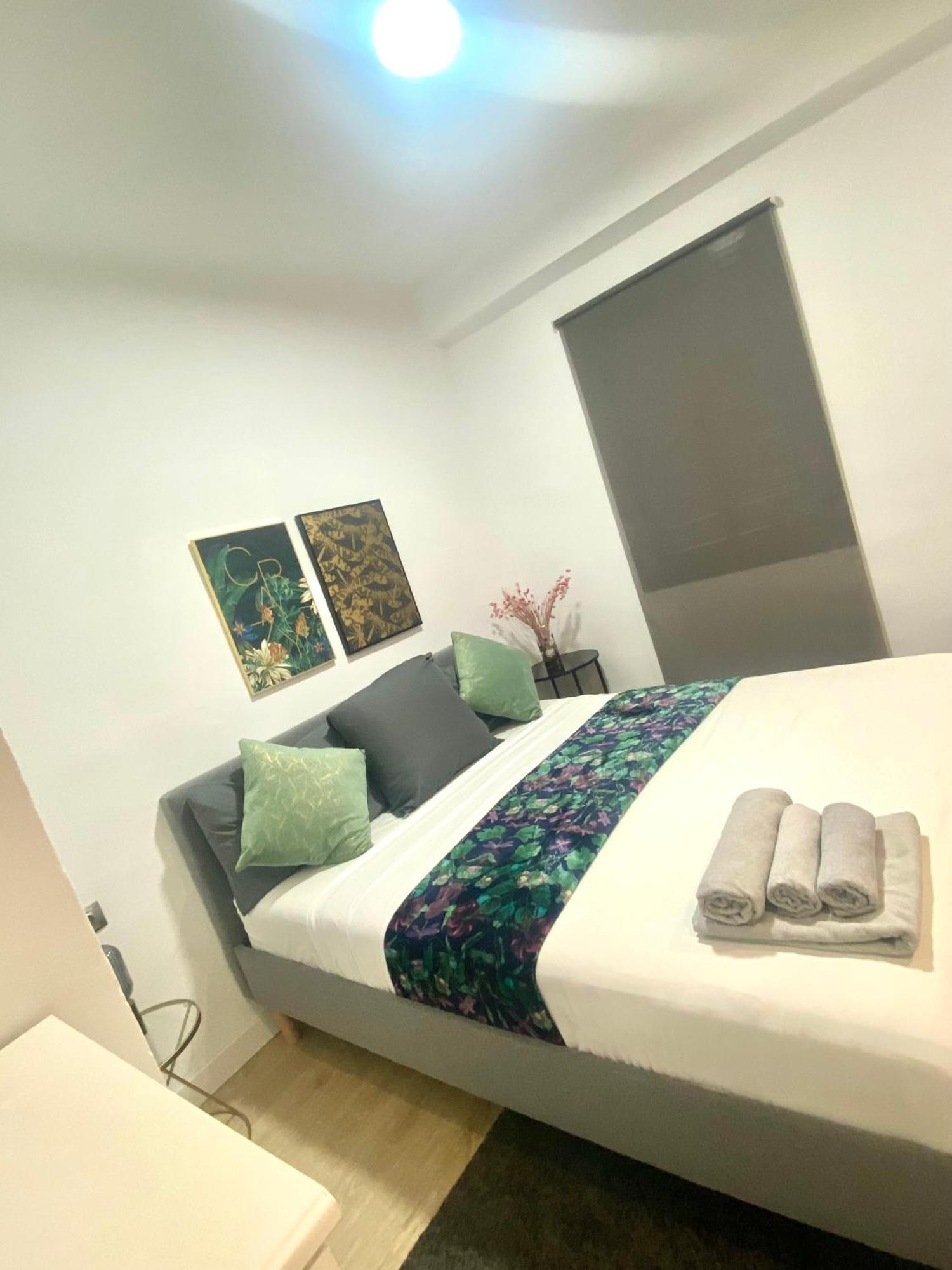 Barcelona Chic Apartments- Free Parking - 10 Min From Bcn City Centre By Metro Εξωτερικό φωτογραφία