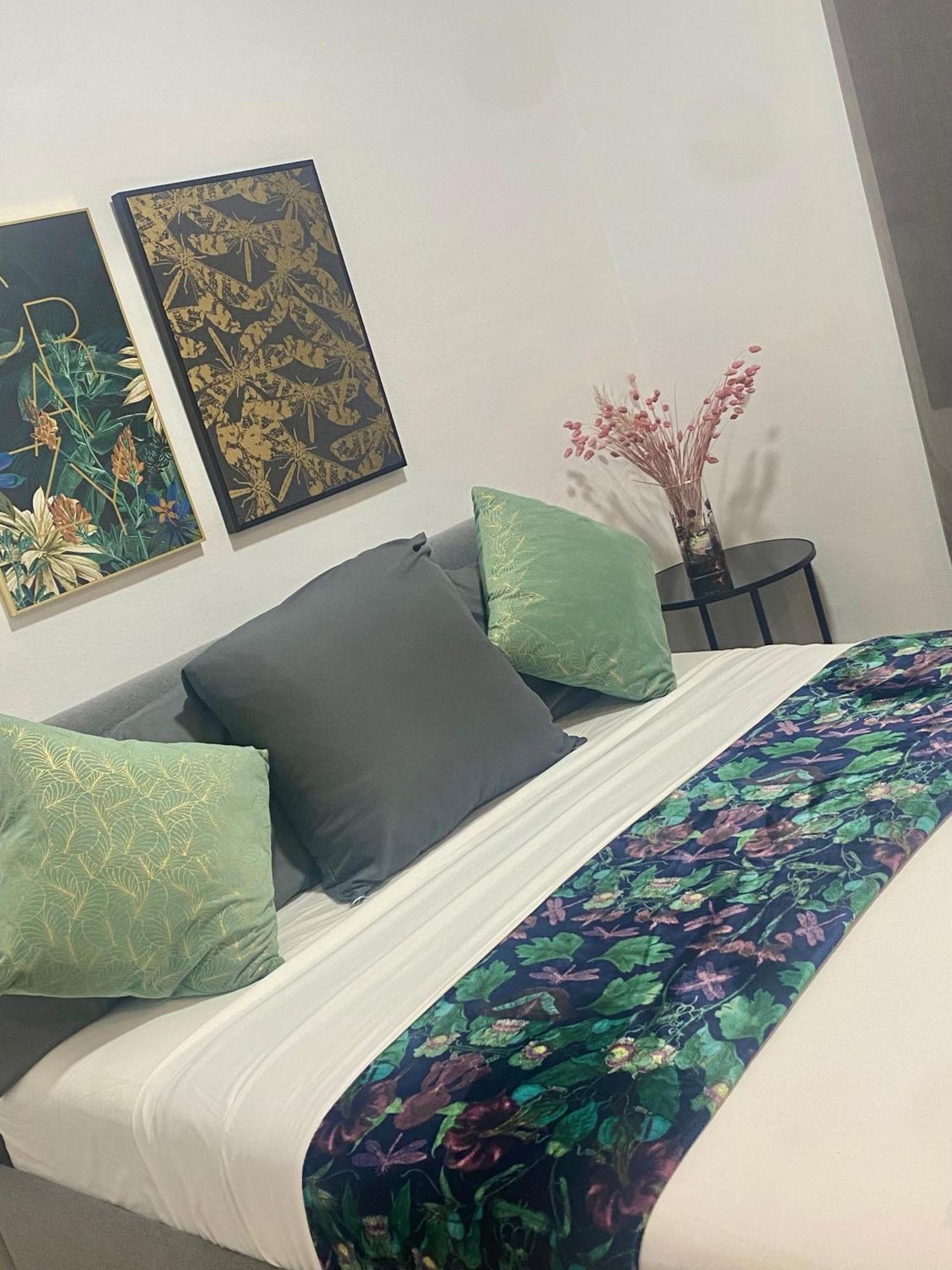 Barcelona Chic Apartments- Free Parking - 10 Min From Bcn City Centre By Metro Εξωτερικό φωτογραφία