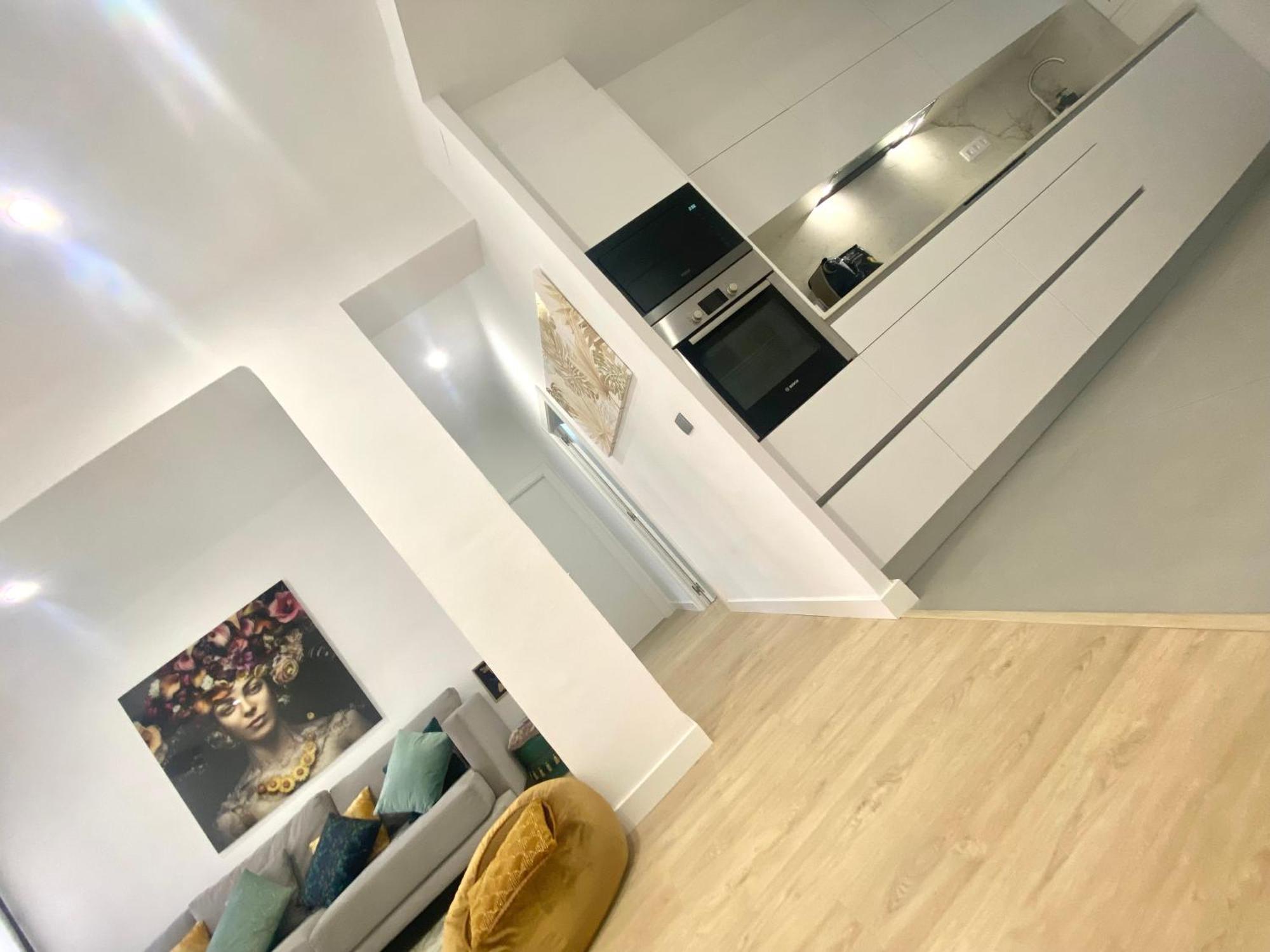 Barcelona Chic Apartments- Free Parking - 10 Min From Bcn City Centre By Metro Εξωτερικό φωτογραφία