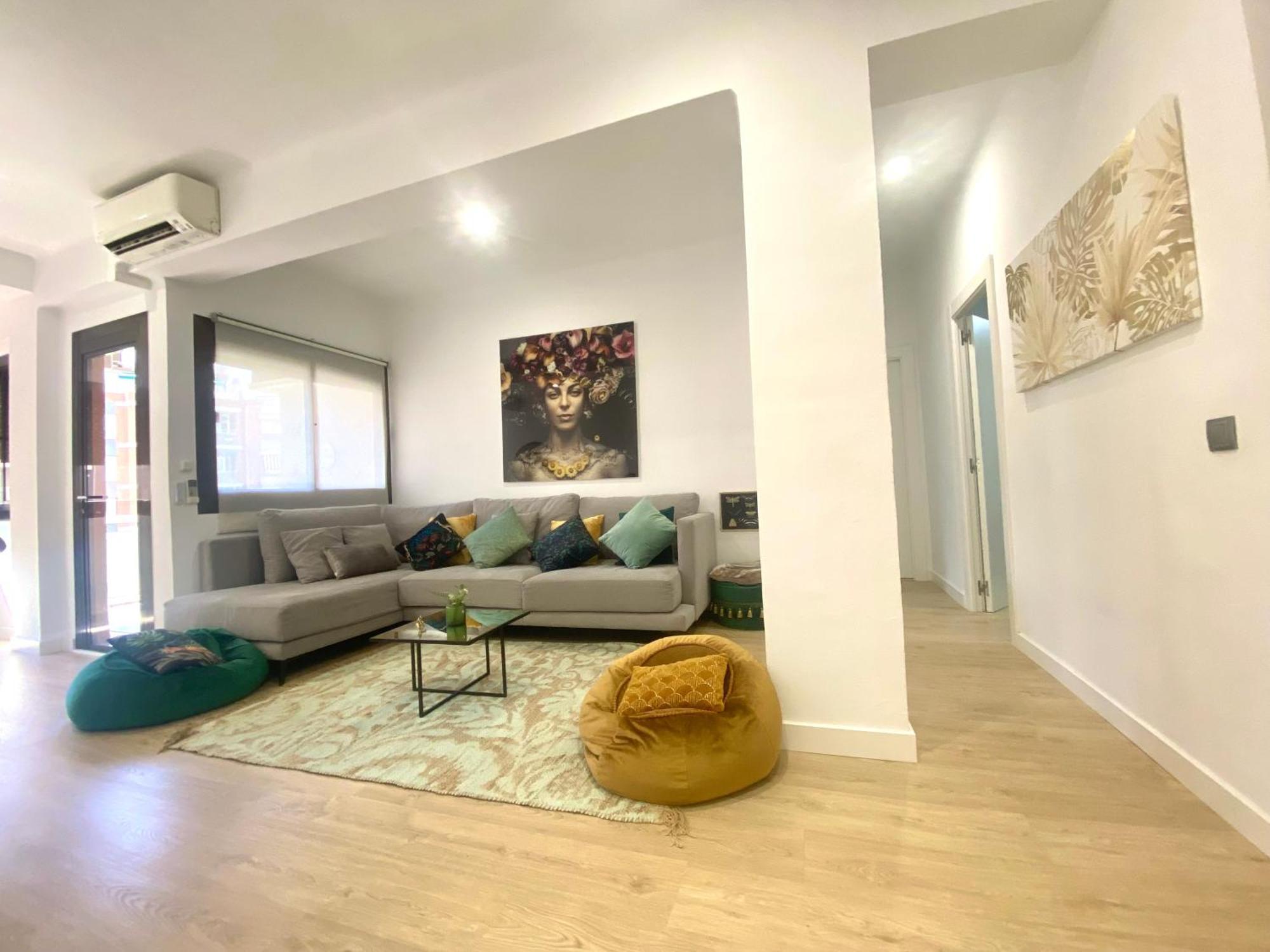 Barcelona Chic Apartments- Free Parking - 10 Min From Bcn City Centre By Metro Εξωτερικό φωτογραφία