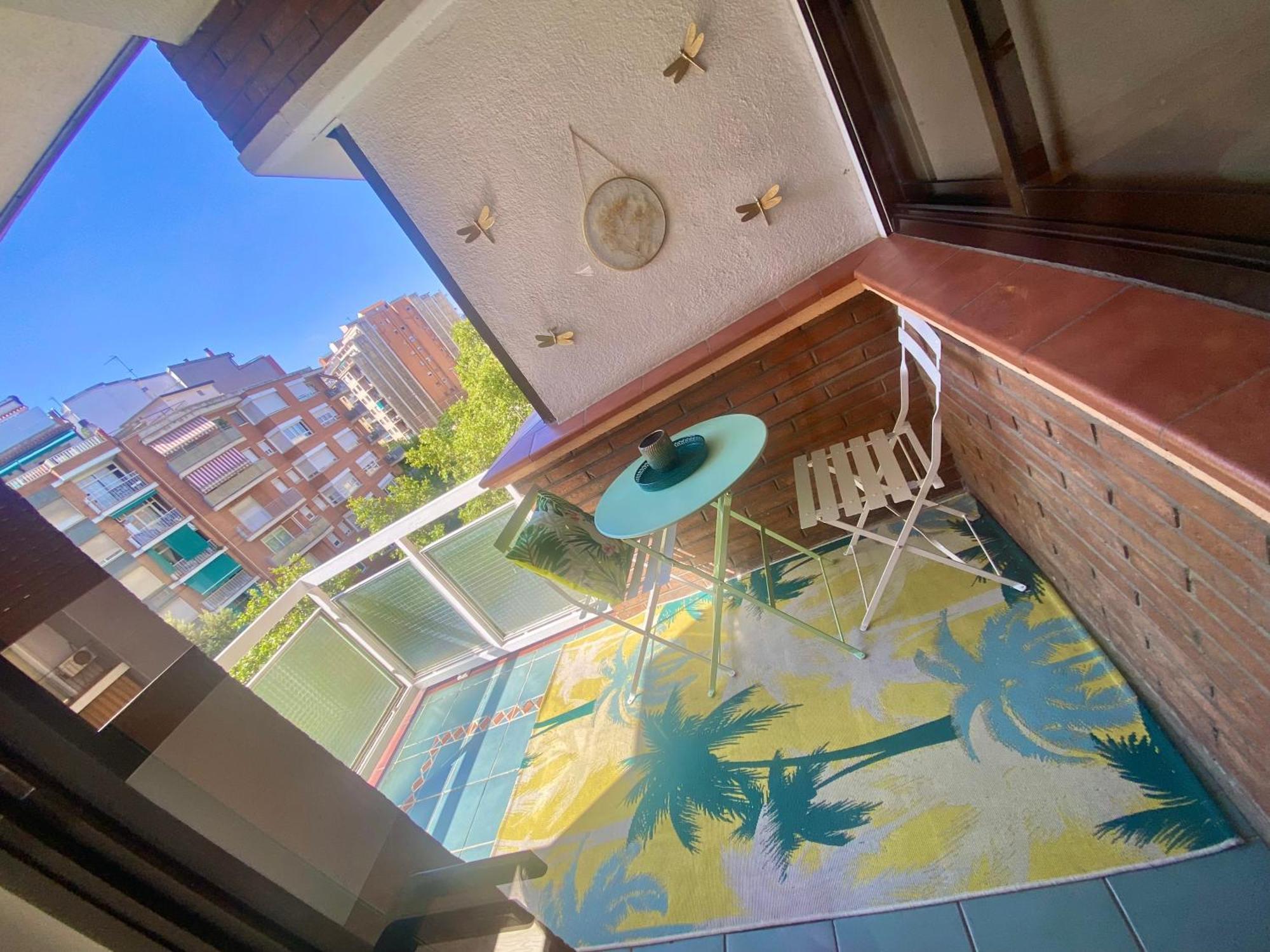 Barcelona Chic Apartments- Free Parking - 10 Min From Bcn City Centre By Metro Εξωτερικό φωτογραφία
